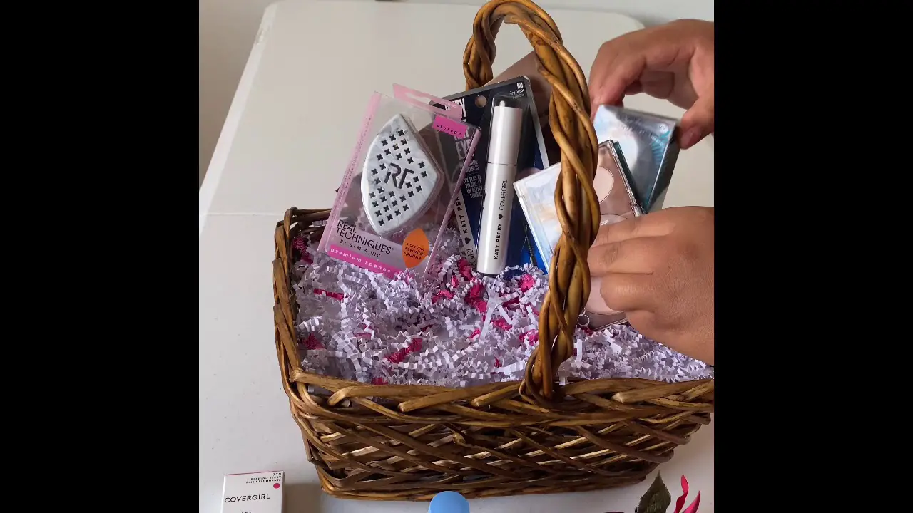 cesta de cosmeticos para regalar